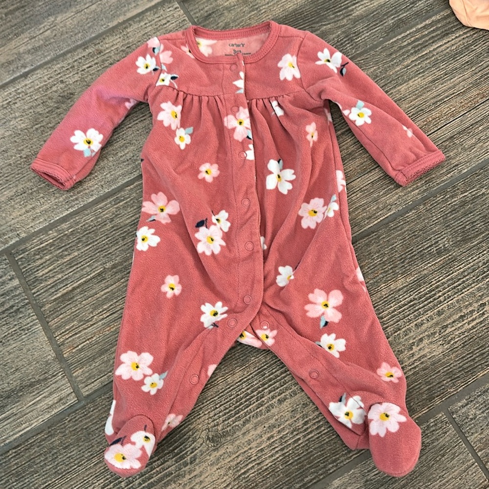 Carter’s pink floral fleece pjs in like new condition.